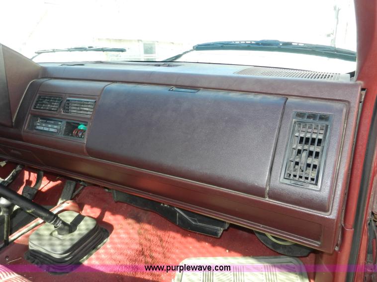 image for item A3918 1992 Chevrolet Cheyenne 1500 pickup truck