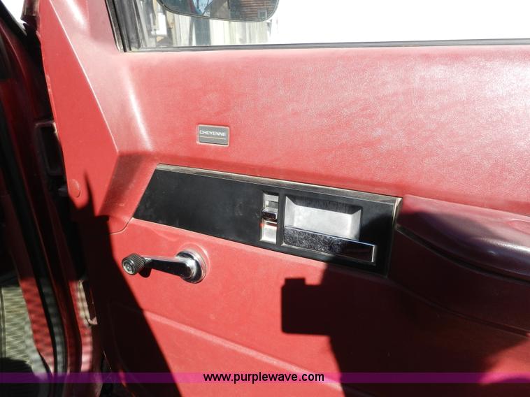 image for item A3918 1992 Chevrolet Cheyenne 1500 pickup truck