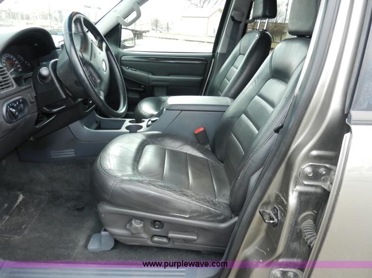 image for item A3964 2002 Ford Explorer Limited SUV