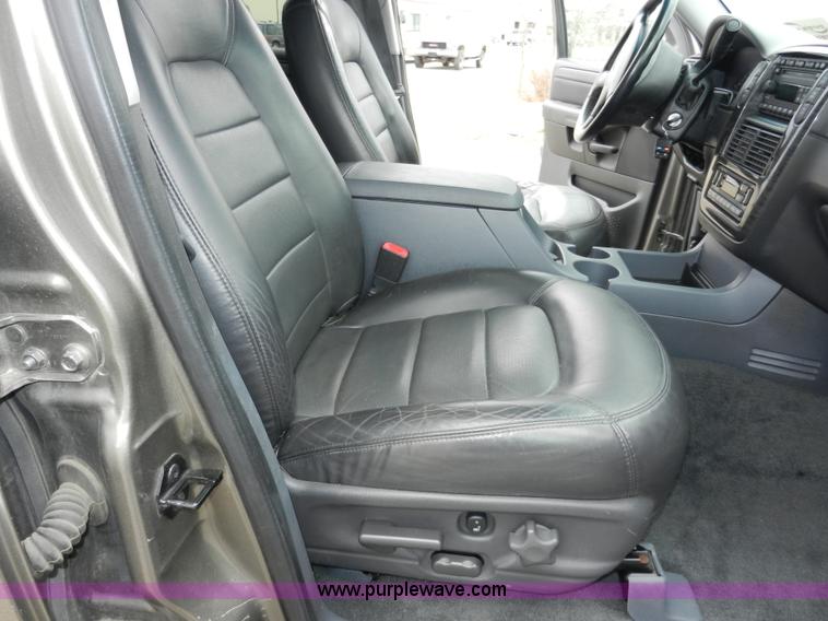 image for item A3964 2002 Ford Explorer Limited SUV