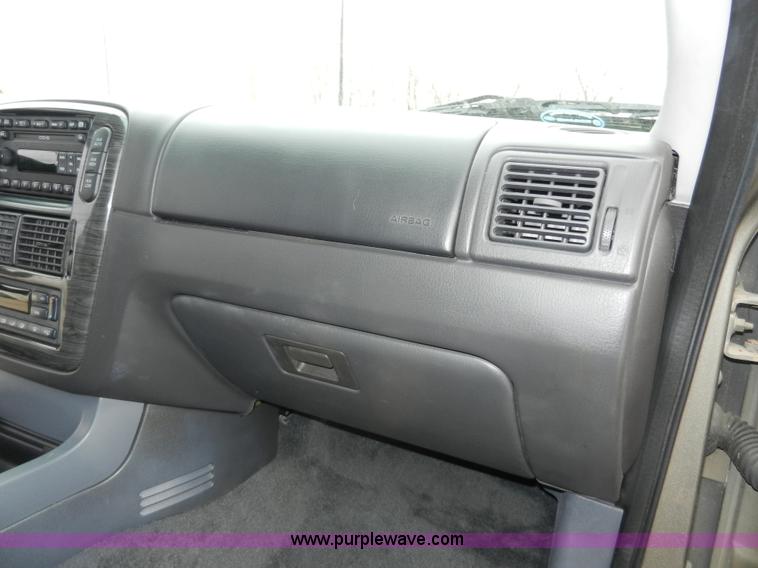 image for item A3964 2002 Ford Explorer Limited SUV