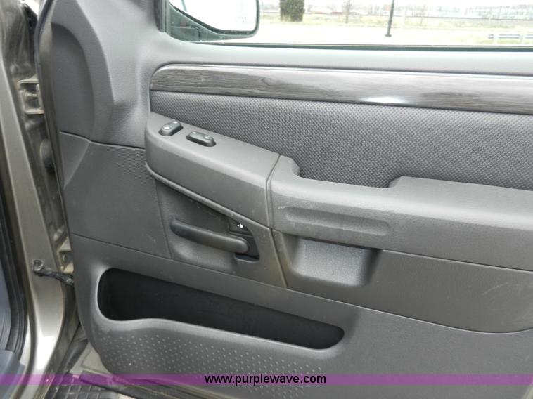 image for item A3964 2002 Ford Explorer Limited SUV