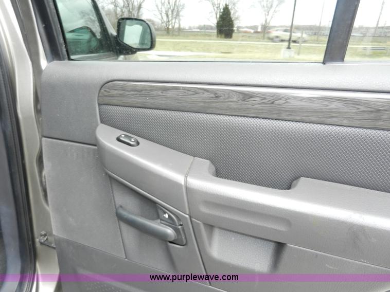 image for item A3964 2002 Ford Explorer Limited SUV