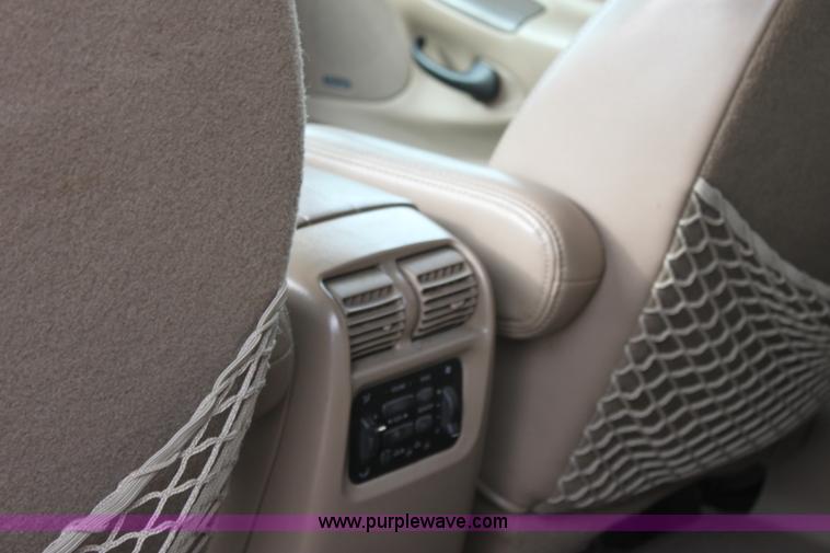 image for item AA9151 1998 Ford Expedition Eddie Bauer SUV