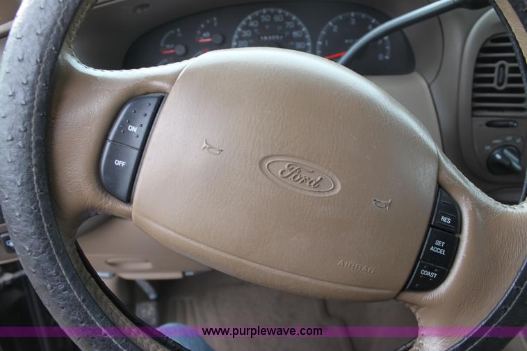 image for item AA9151 1998 Ford Expedition Eddie Bauer SUV