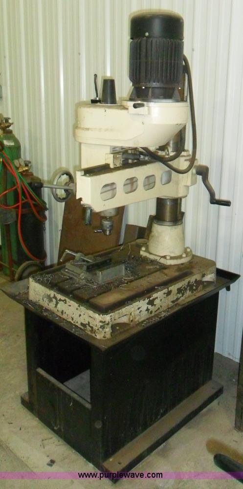 image for item B1847 2000 Rong Fu radial drill press