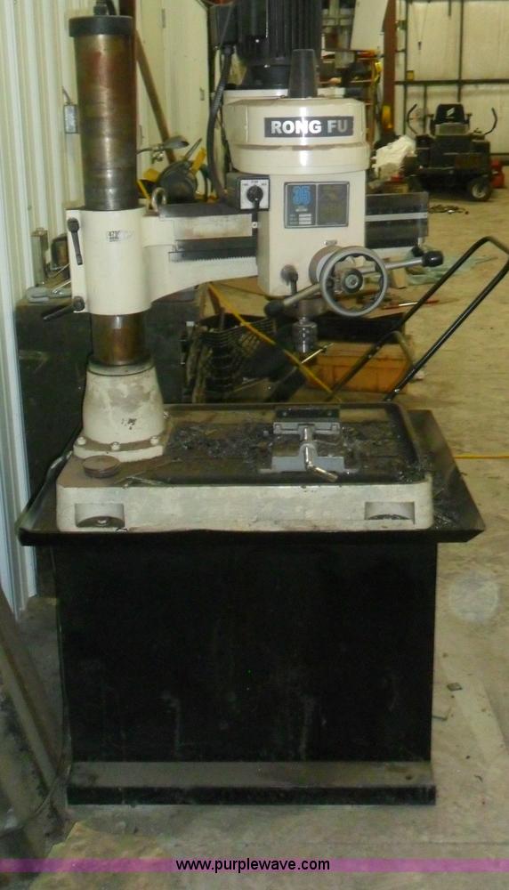image for item B1847 2000 Rong Fu radial drill press