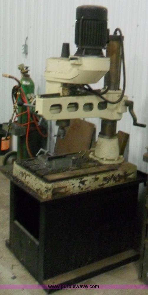 image for item B1847 2000 Rong Fu radial drill press