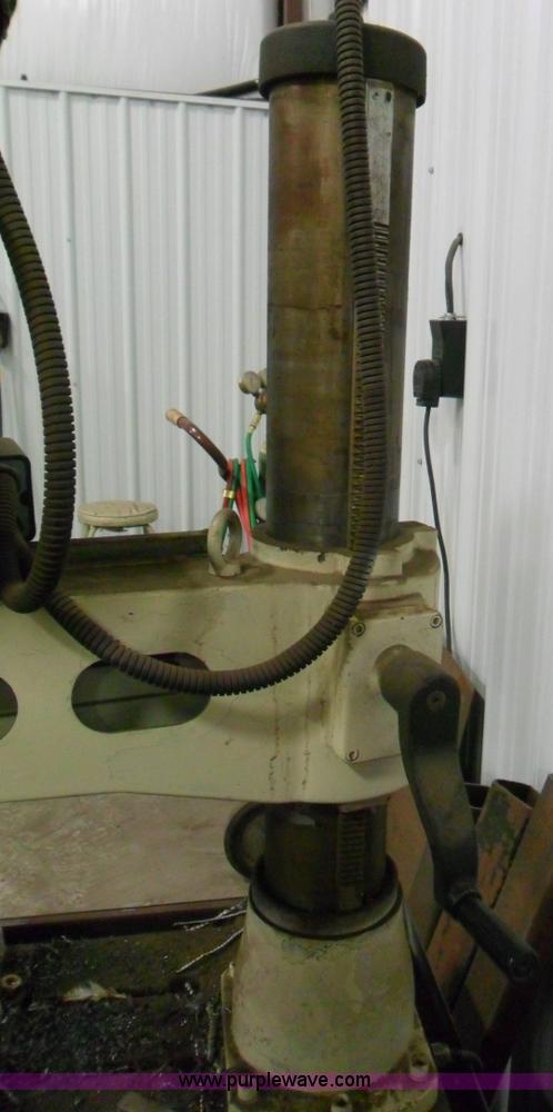 image for item B1847 2000 Rong Fu radial drill press