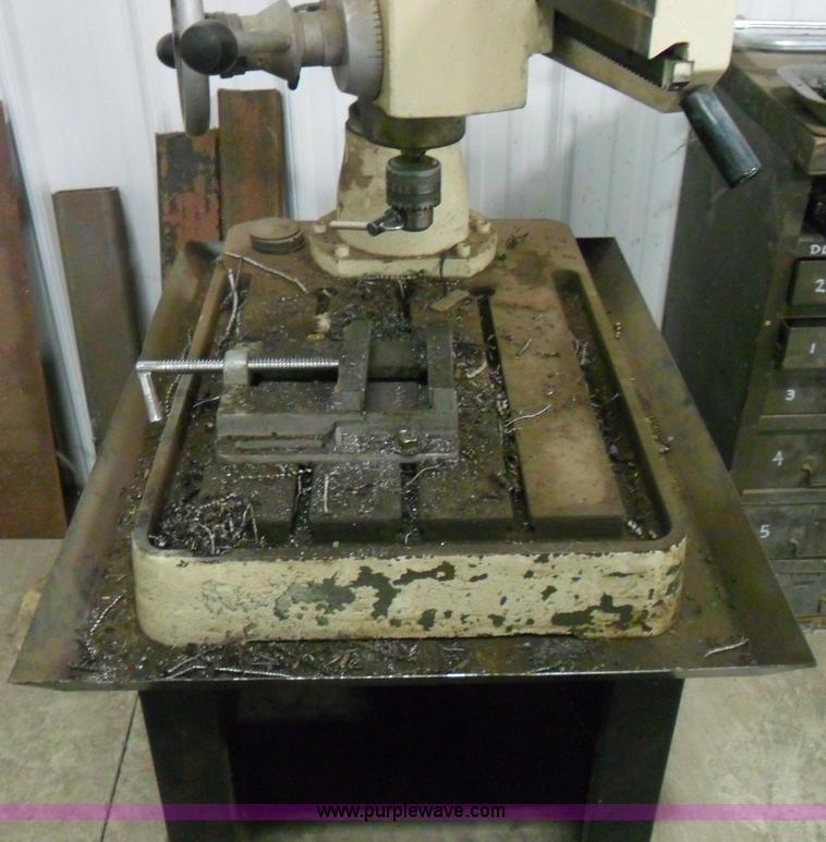 image for item B1847 2000 Rong Fu radial drill press