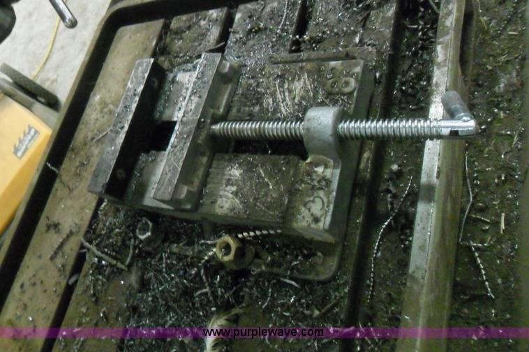 image for item B1847 2000 Rong Fu radial drill press