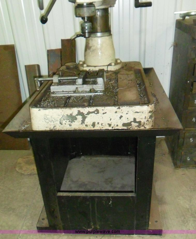 image for item B1847 2000 Rong Fu radial drill press