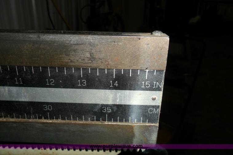 image for item B1847 2000 Rong Fu radial drill press