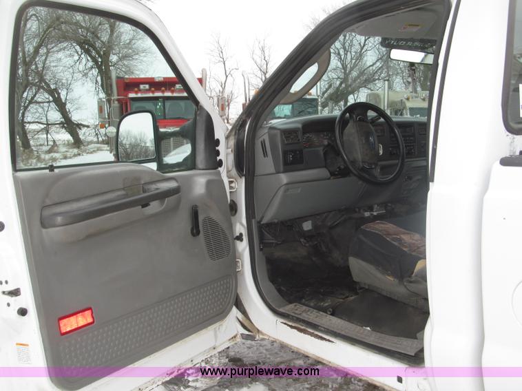 image for item B5343 2003 Ford F350 XL Super Duty pickup truck