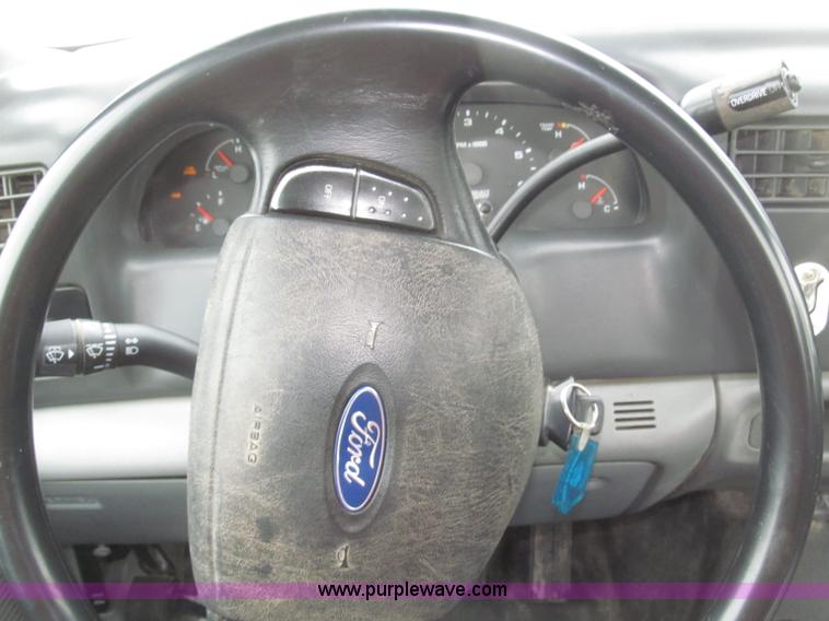 image for item B5343 2003 Ford F350 XL Super Duty pickup truck