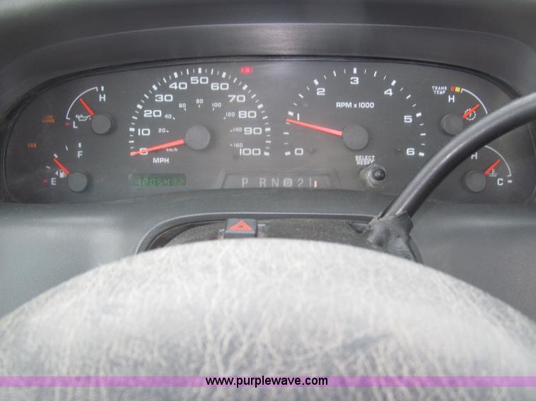 image for item B5343 2003 Ford F350 XL Super Duty pickup truck