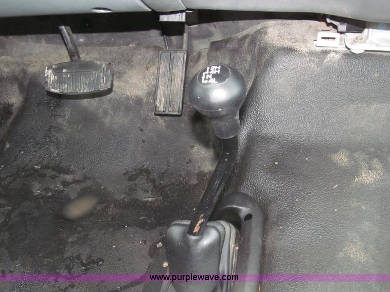 image for item B5343 2003 Ford F350 XL Super Duty pickup truck