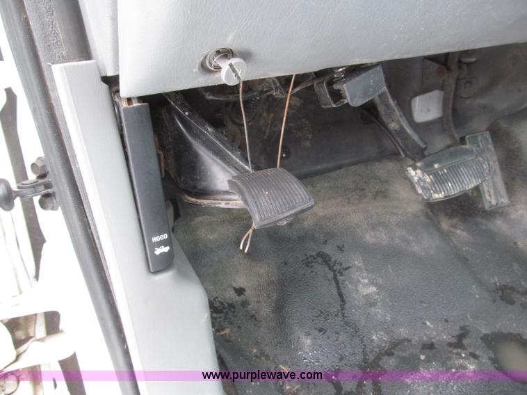 image for item B5343 2003 Ford F350 XL Super Duty pickup truck