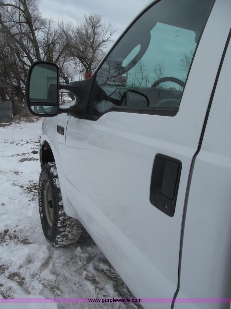 image for item B5343 2003 Ford F350 XL Super Duty pickup truck