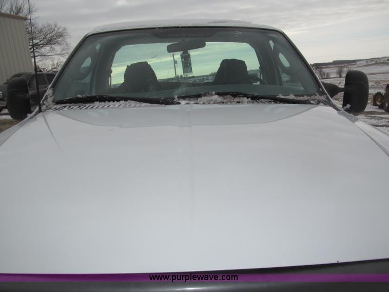 image for item B5343 2003 Ford F350 XL Super Duty pickup truck