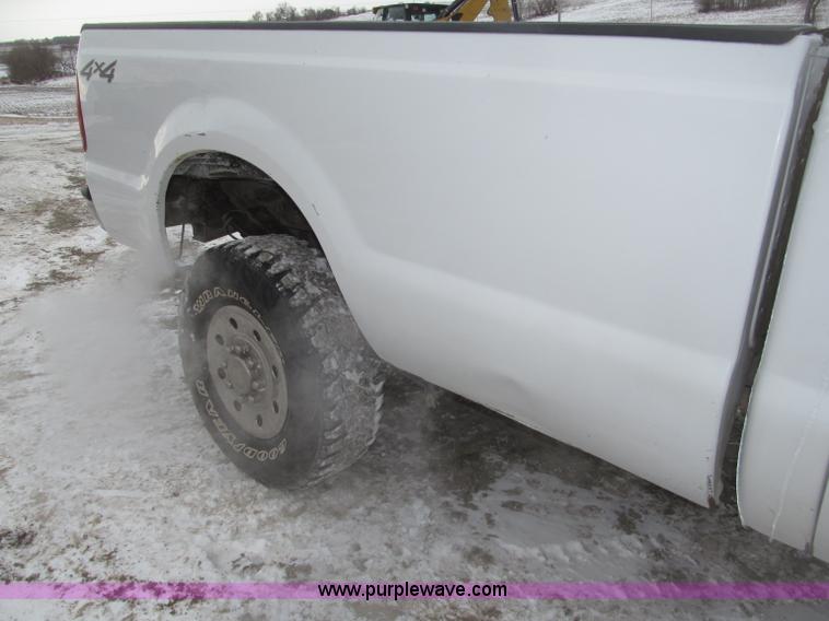 image for item B5343 2003 Ford F350 XL Super Duty pickup truck