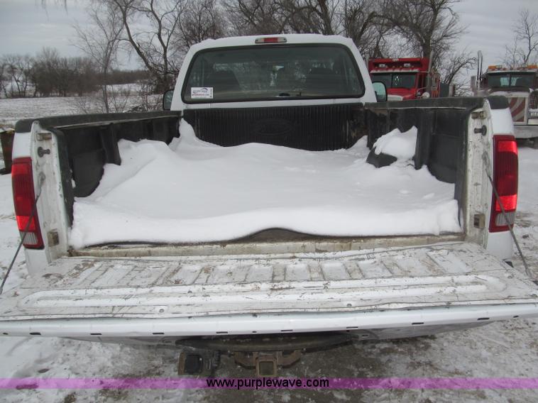 image for item B5343 2003 Ford F350 XL Super Duty pickup truck