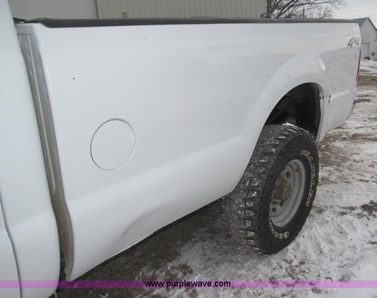 image for item B5343 2003 Ford F350 XL Super Duty pickup truck