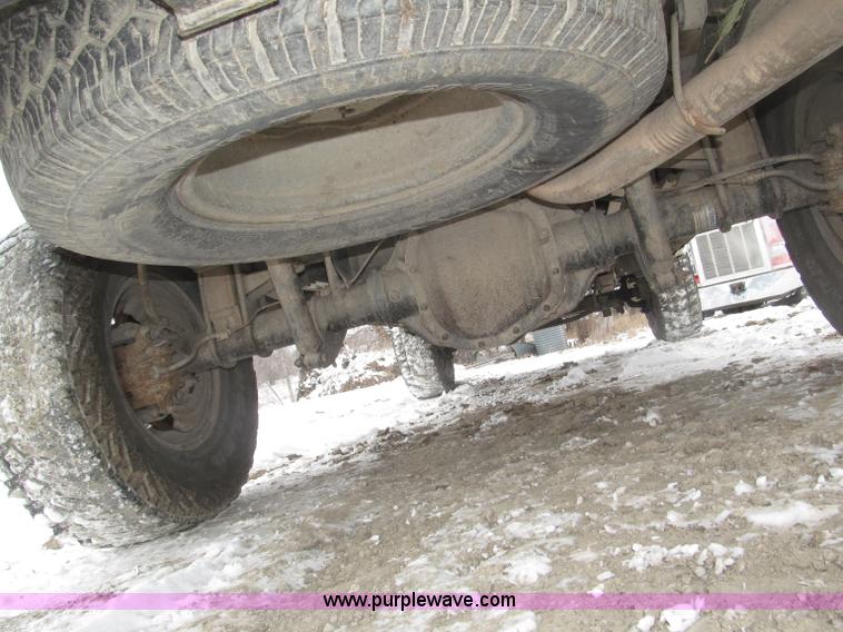 image for item B5343 2003 Ford F350 XL Super Duty pickup truck