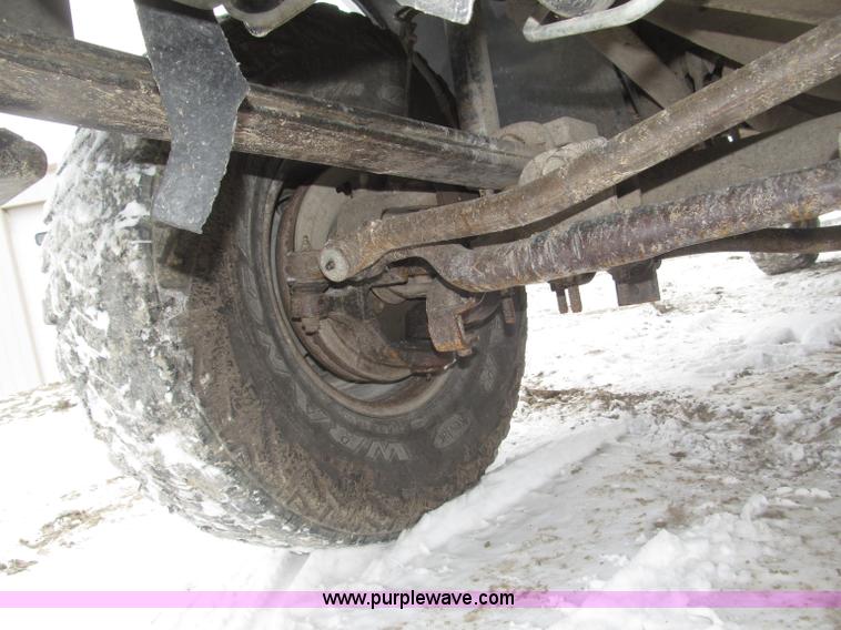 image for item B5343 2003 Ford F350 XL Super Duty pickup truck