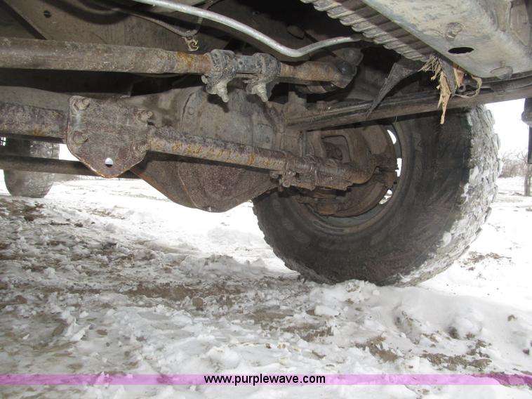 image for item B5343 2003 Ford F350 XL Super Duty pickup truck