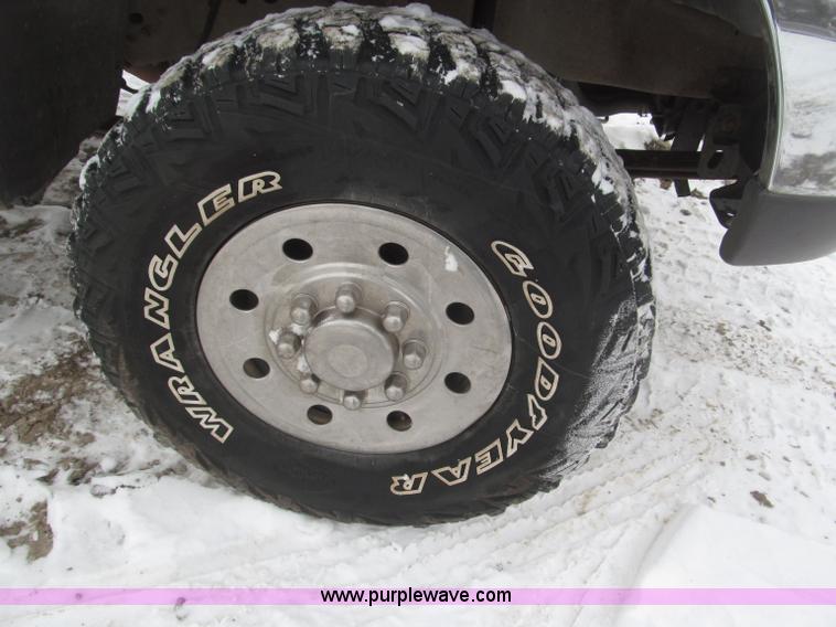 image for item B5343 2003 Ford F350 XL Super Duty pickup truck