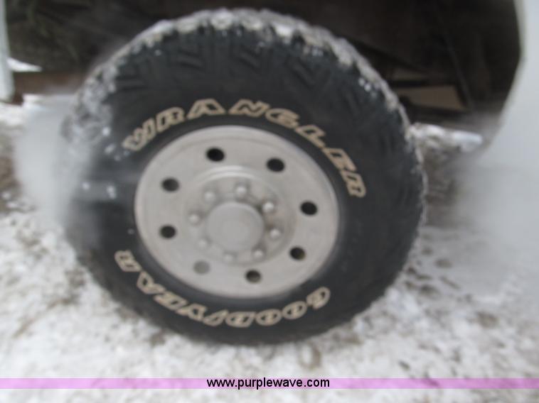 image for item B5343 2003 Ford F350 XL Super Duty pickup truck