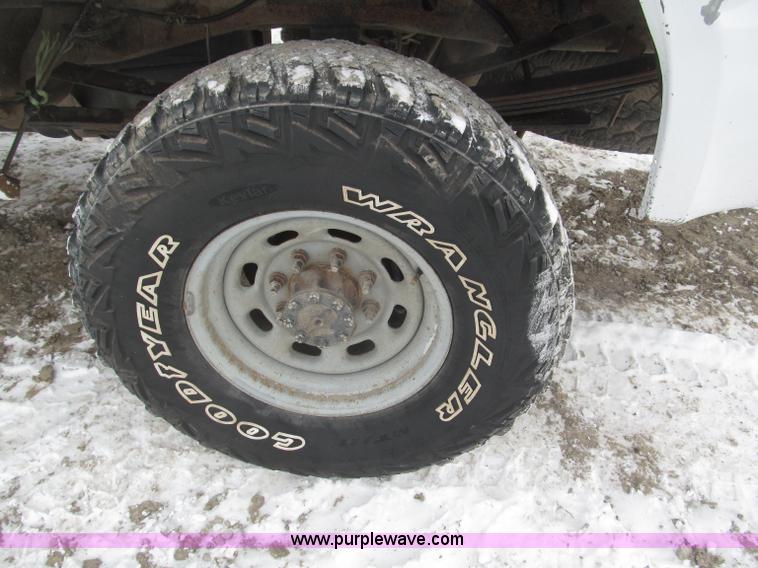 image for item B5343 2003 Ford F350 XL Super Duty pickup truck