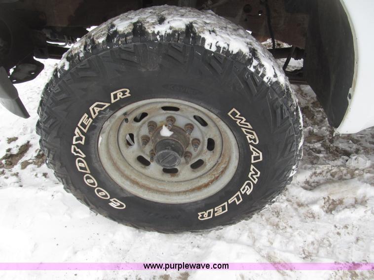 image for item B5343 2003 Ford F350 XL Super Duty pickup truck