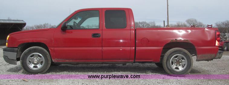 image for item B5382 2003 Chevrolet Silverado 1500 LS Extended Cab pickup truck