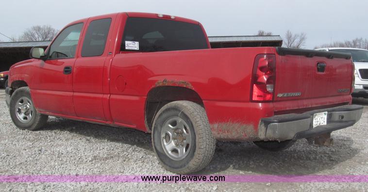 image for item B5382 2003 Chevrolet Silverado 1500 LS Extended Cab pickup truck