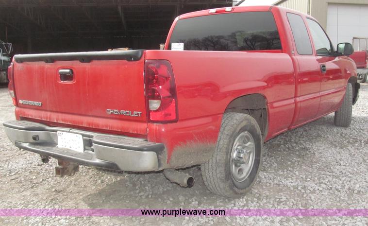 image for item B5382 2003 Chevrolet Silverado 1500 LS Extended Cab pickup truck