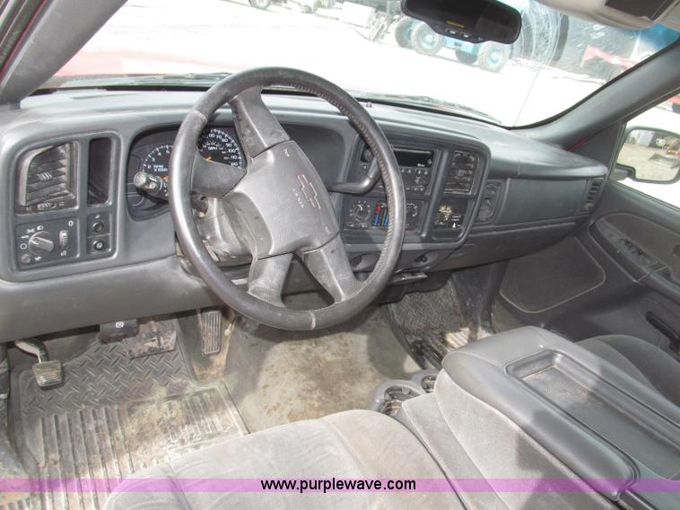 image for item B5382 2003 Chevrolet Silverado 1500 LS Extended Cab pickup truck