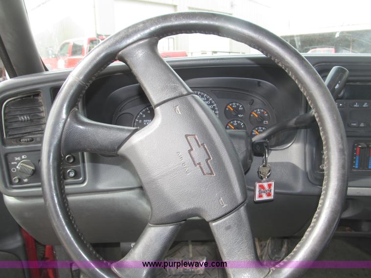 image for item B5382 2003 Chevrolet Silverado 1500 LS Extended Cab pickup truck