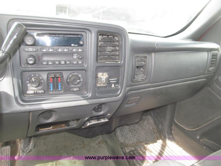 image for item B5382 2003 Chevrolet Silverado 1500 LS Extended Cab pickup truck