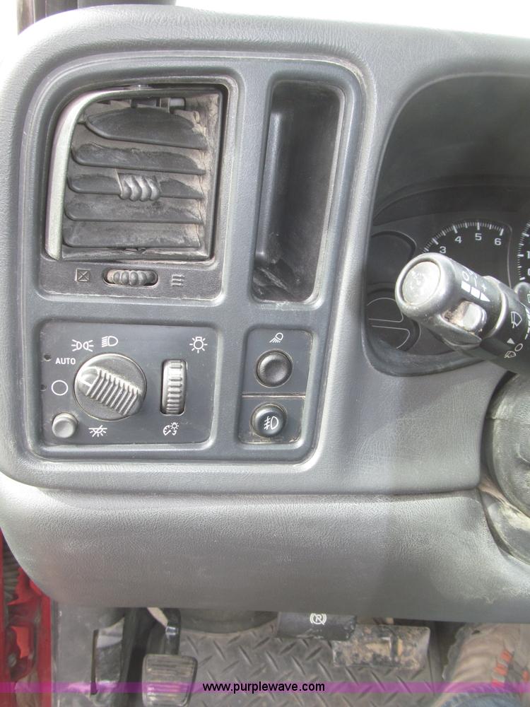 image for item B5382 2003 Chevrolet Silverado 1500 LS Extended Cab pickup truck