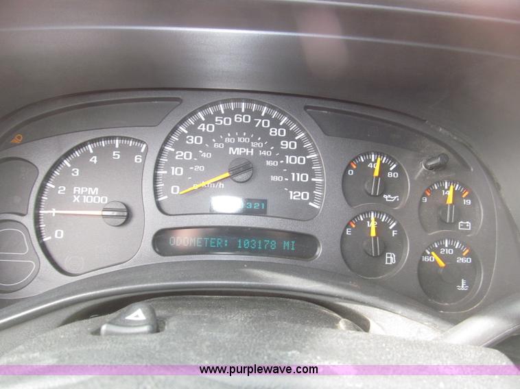 image for item B5382 2003 Chevrolet Silverado 1500 LS Extended Cab pickup truck