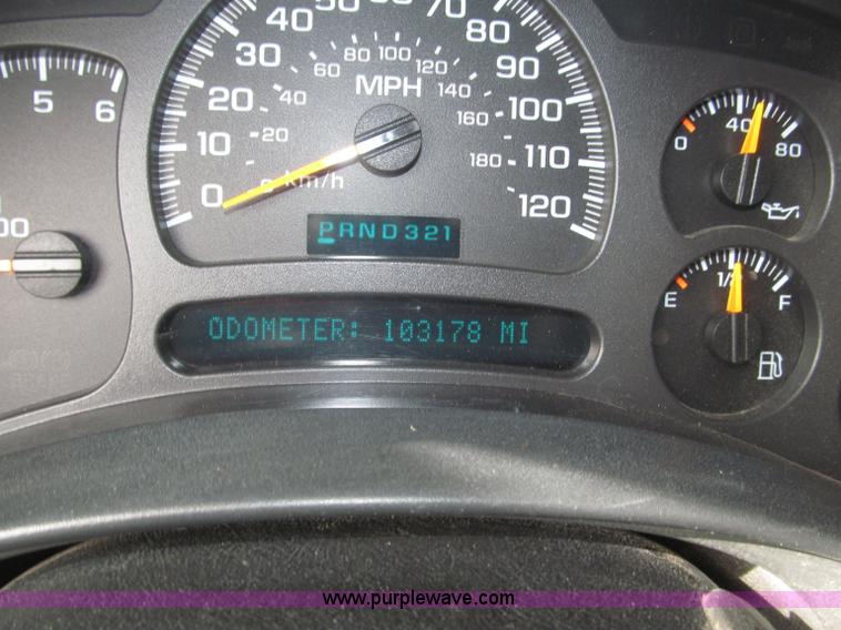 image for item B5382 2003 Chevrolet Silverado 1500 LS Extended Cab pickup truck