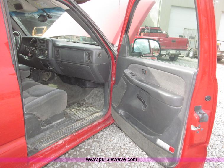 image for item B5382 2003 Chevrolet Silverado 1500 LS Extended Cab pickup truck