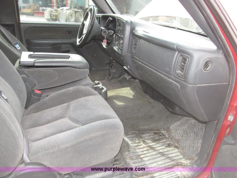 image for item B5382 2003 Chevrolet Silverado 1500 LS Extended Cab pickup truck