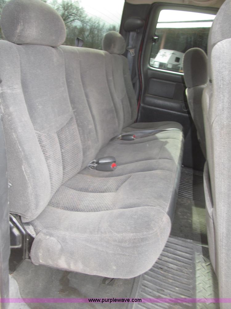 image for item B5382 2003 Chevrolet Silverado 1500 LS Extended Cab pickup truck