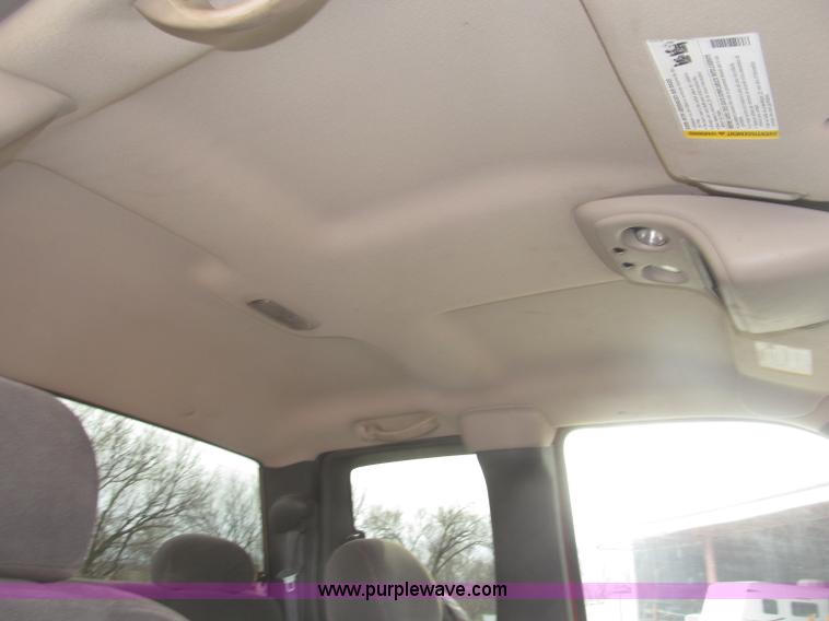 image for item B5382 2003 Chevrolet Silverado 1500 LS Extended Cab pickup truck