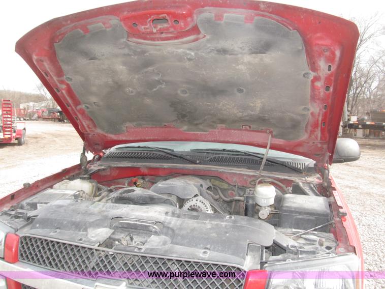 image for item B5382 2003 Chevrolet Silverado 1500 LS Extended Cab pickup truck