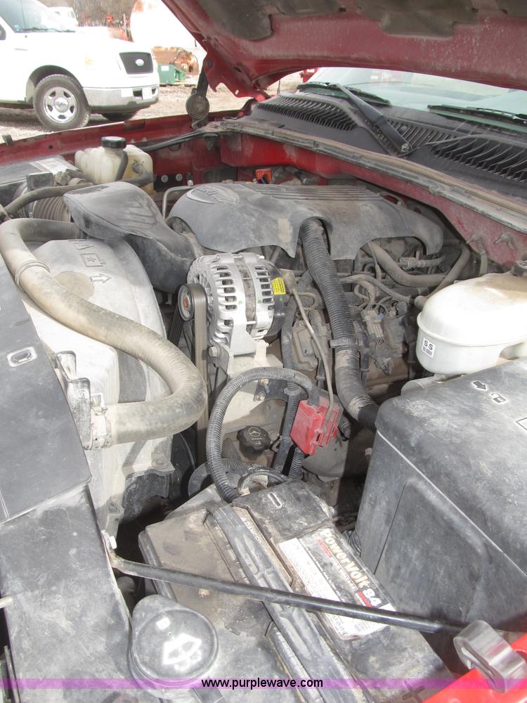 image for item B5382 2003 Chevrolet Silverado 1500 LS Extended Cab pickup truck