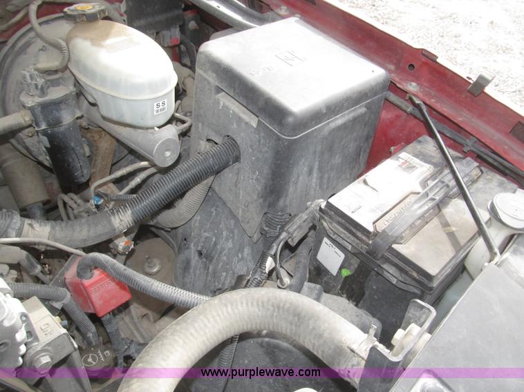 image for item B5382 2003 Chevrolet Silverado 1500 LS Extended Cab pickup truck